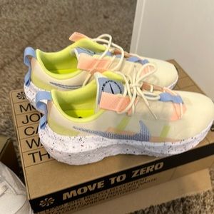 Women’s Nike creater